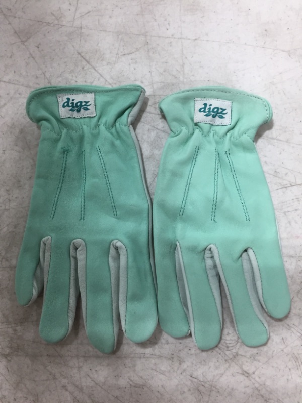 Photo 1 of DIGZ WOMEN'S TEAL GOAT LEATHER GLOVES. SIZE MEDIUM. NEW WITHOUT TAGS.