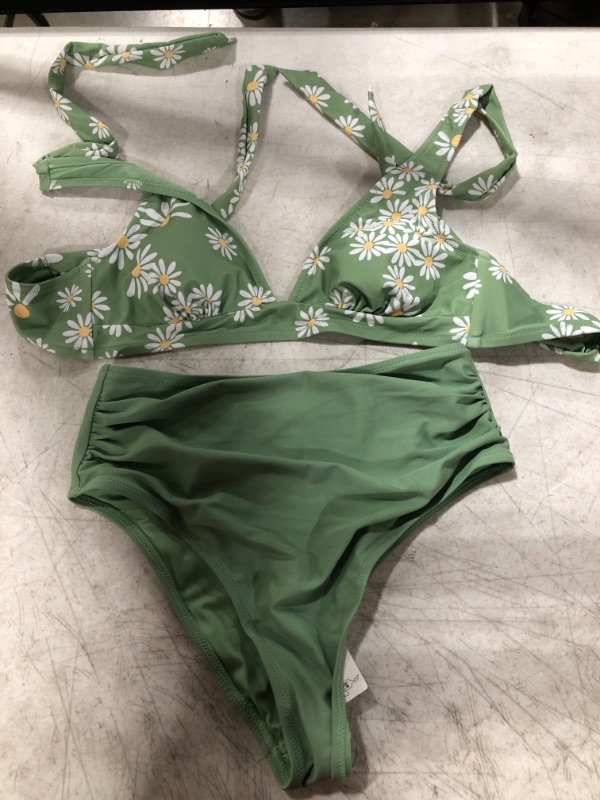 Photo 2 of Emilia Daisy Floral Halter Bikini
SIZE MEDIUM.