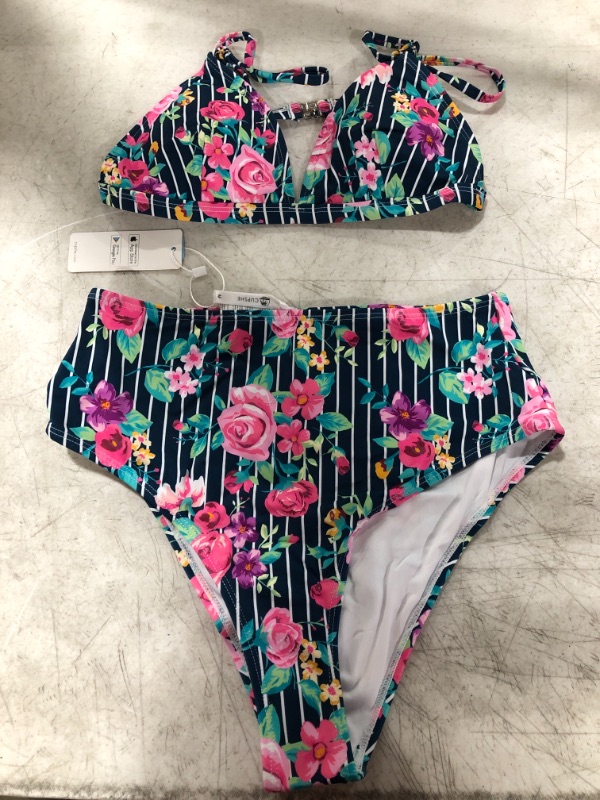 Photo 1 of CUPSHE WOMEN'S FLORAL 2 PIECE SWIMSUIT. SIZE MEDIUM.