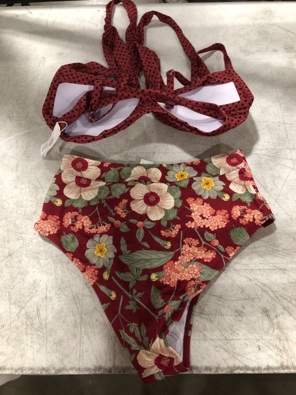 Photo 3 of Polka Dot And Floral Twist Bikini
SIZE LARGE.