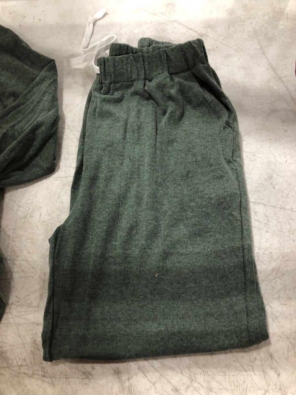 Photo 2 of WOMEN'S GREEN SWEATSUIT SET. SIZE XL.