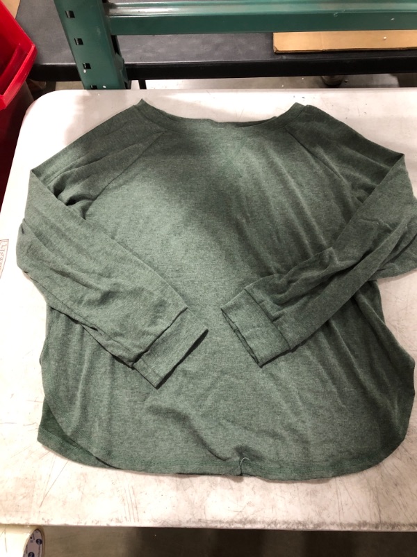 Photo 1 of WOMEN'S GREEN SWEATSUIT SET. SIZE XL.