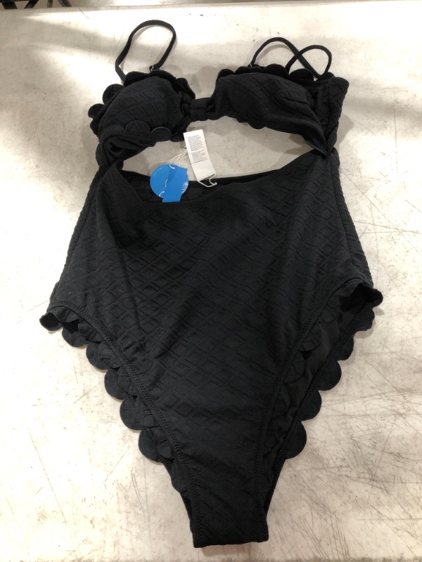 Photo 1 of Black Knotted Scalloped One Piece Swimsuit
SIZE XXL.