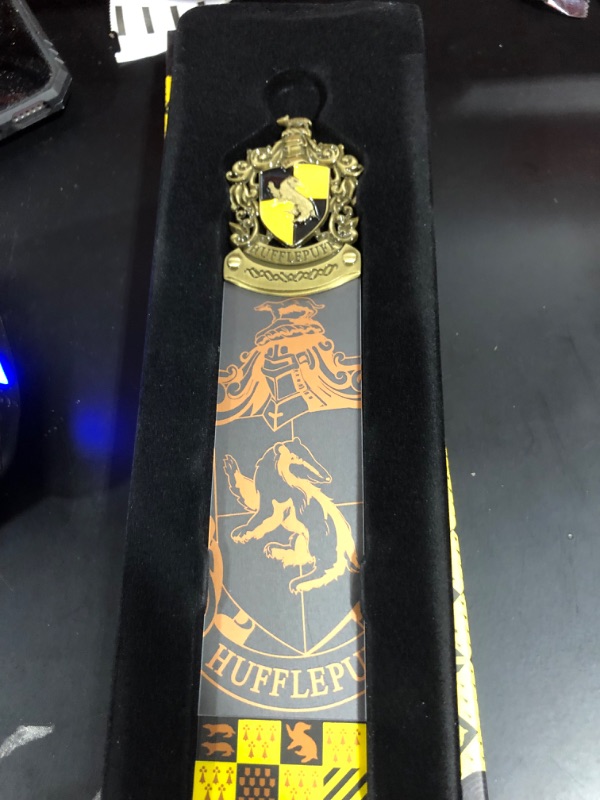 Photo 2 of 2 PCS The Noble Collection Harry Potter Hufflepuff Crest Bookmark
