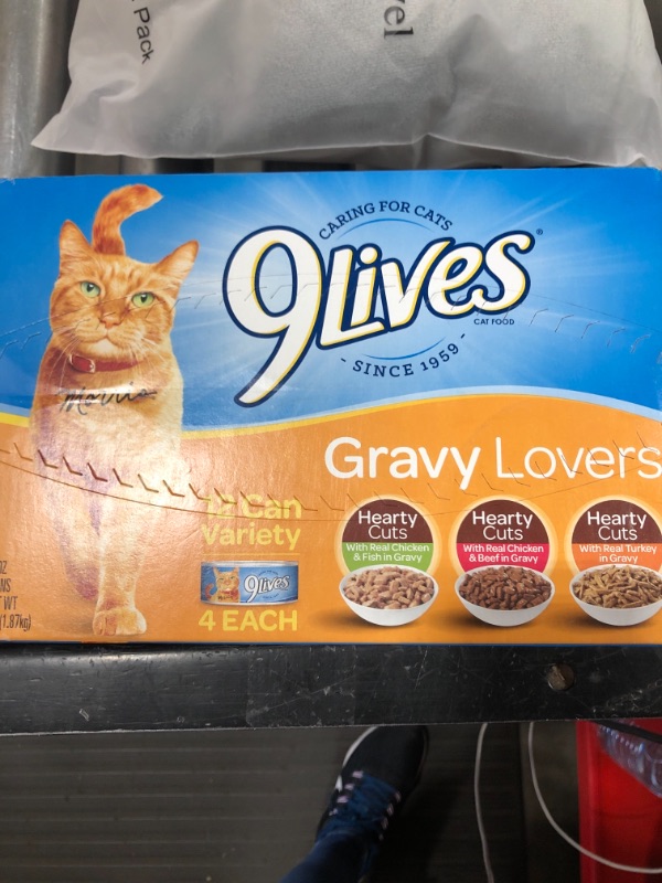 Photo 2 of 9Lives Variety Pack Favorites Wet Cat Food, 5.5 Ounce Cans