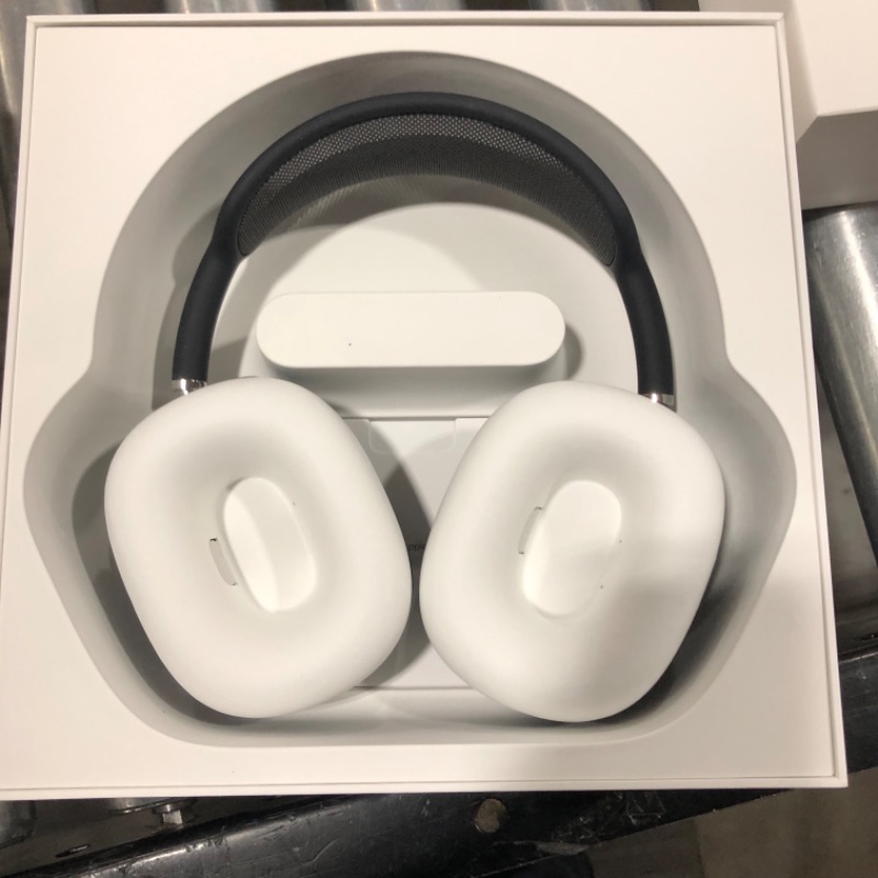 Photo 10 of Apple AirPods Max - Space Gray
