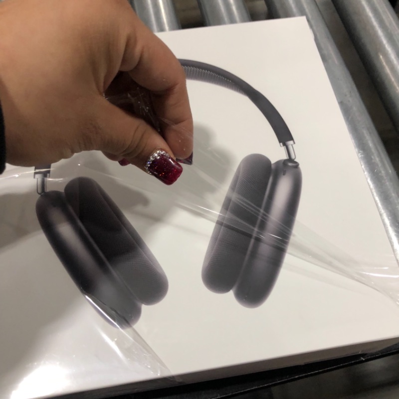 Photo 5 of Apple AirPods Max - Space Gray
