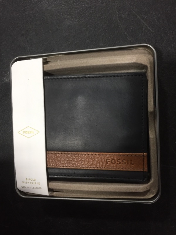 Photo 2 of Fossil Men's Quinn Leather Bifold Wallet