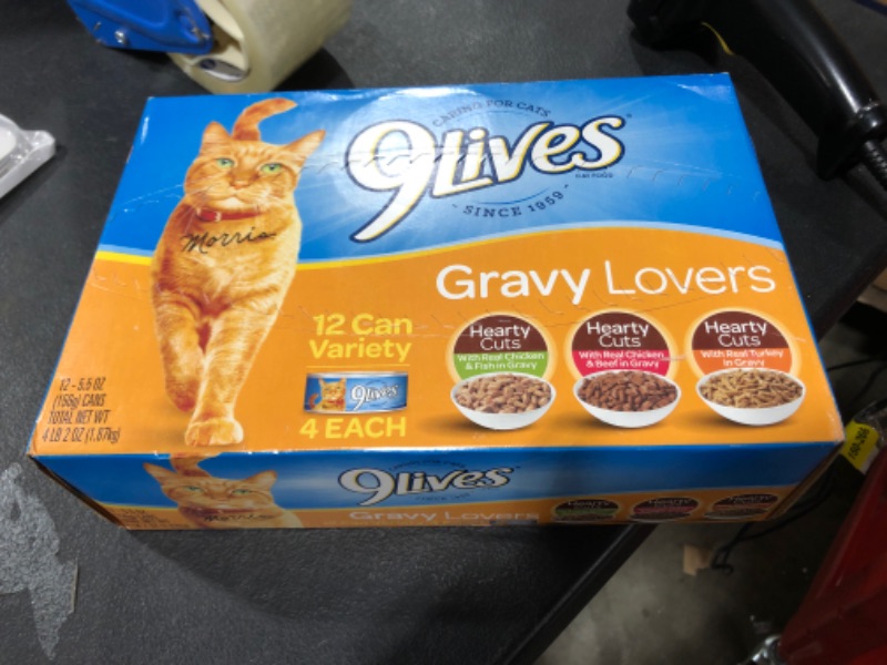 Photo 2 of 9Lives Gravy Favorites Wet Cat Food Variety Pack, 5.5 Ounce (Pack of 12) **BEST BY: 03/05/2022**