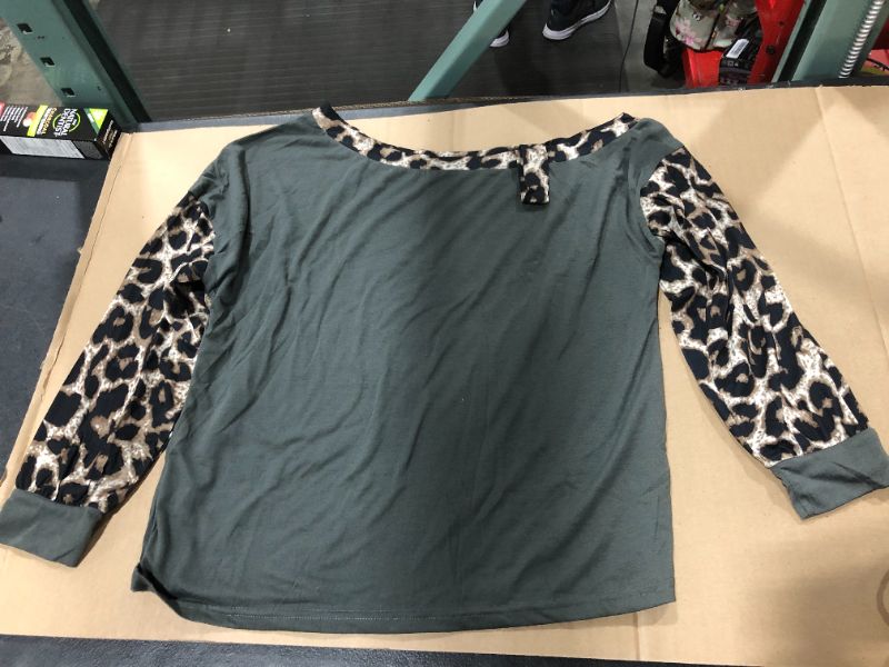 Photo 1 of (XL) Gray and Cheetah Print Long Sleeve 