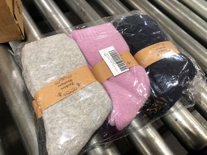 Photo 1 of Justay Winter Womens Wool Socks Vintage Warm Socks Thick Cozy Socks Knit Casual Crew Socks Gifts for Women, 6 PAIRS
