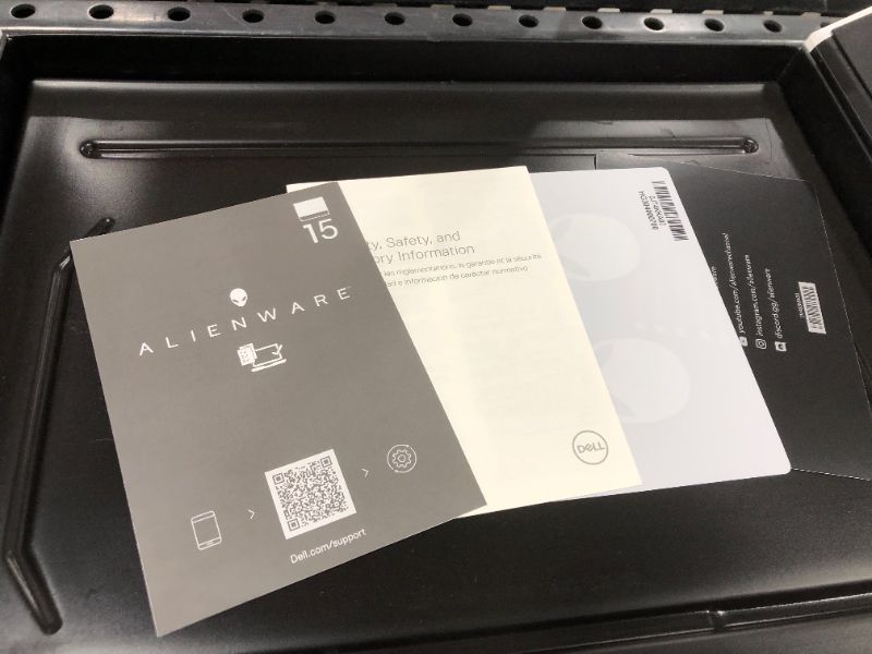 Photo 6 of Alienware x15 R1, 15.6 inch FHD 360Hz Non-Touch Gaming Laptop - Intel Core i7-11800H, 16GB DDR4 RAM, 1TB SSD, NVIDIA GeForce RTX 3070 8GB GDDR6, Windows 10 Home - Lunar Light
