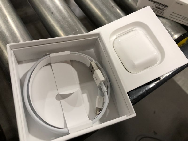 Photo 3 of Apple - AirPods with Charging Case (2nd generation) - White
