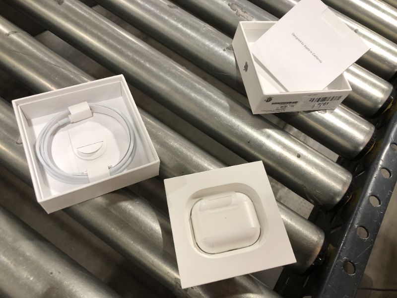 Photo 4 of Apple AirPods (3rd Generation)
