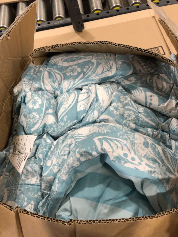 Photo 2 of Amazon Basics Ultra-Soft Light-Weight Microfiber Reversible Comforter Bedding Set - Twin/Twin XL, Light Blue Floral