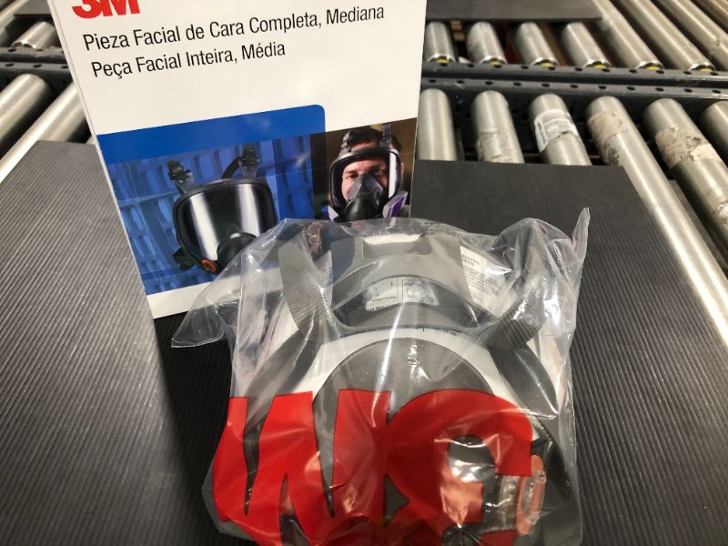 Photo 2 of 3M 6800 Full Facepiece Reusable Respirator 6800 - Medium