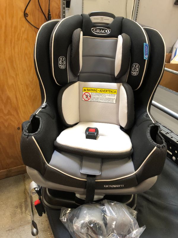 Photo 2 of Graco Baby Extend2Fit Convertible Car Seat