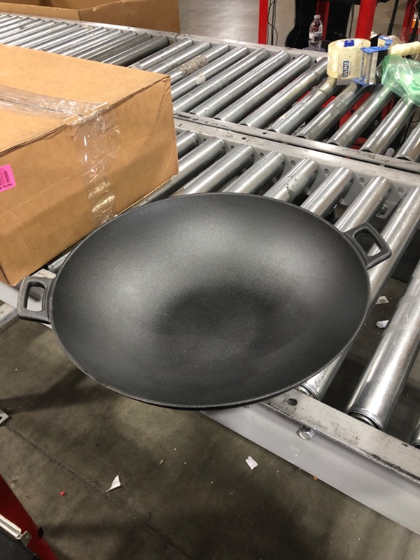 Photo 2 of Amazon Basics Pre-Seasoned Cast Iron Wok Pan
