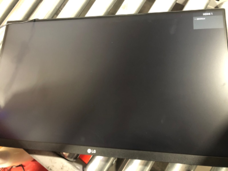 Photo 2 of LG 24QP500-B 24” QHD (2560 x 1440) IPS Display, HDR 10, sRGB 99% Color Gamut, AMD FreeSync, Refresh Rate 75Hz, 3-Side Virtually Borderless Design - Black
