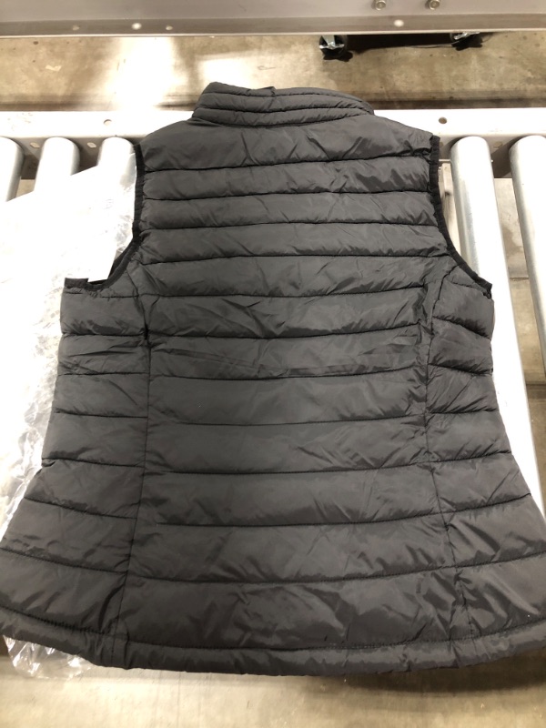 Photo 3 of Amazon Essentials Women's Lightweight Water-Resistant Packable Puffer Vest
