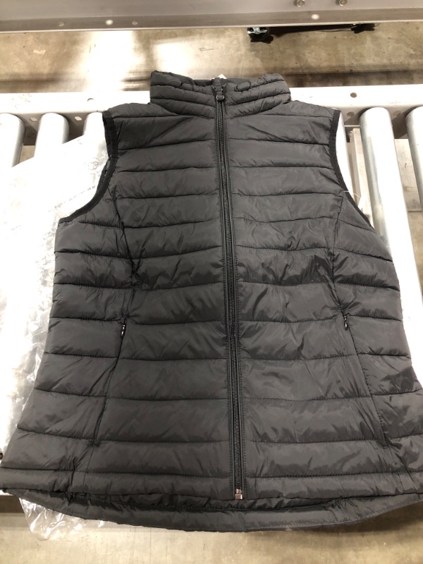 Photo 2 of Amazon Essentials Women's Lightweight Water-Resistant Packable Puffer Vest
