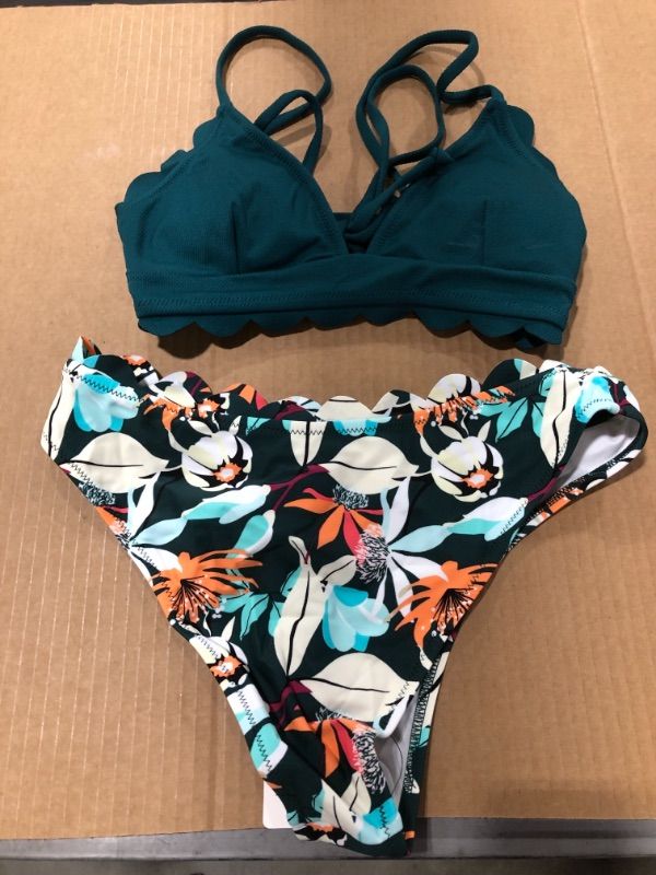 Photo 2 of Green Scalloped Edge V-Neck Printed Bottom Bikini (S)
 