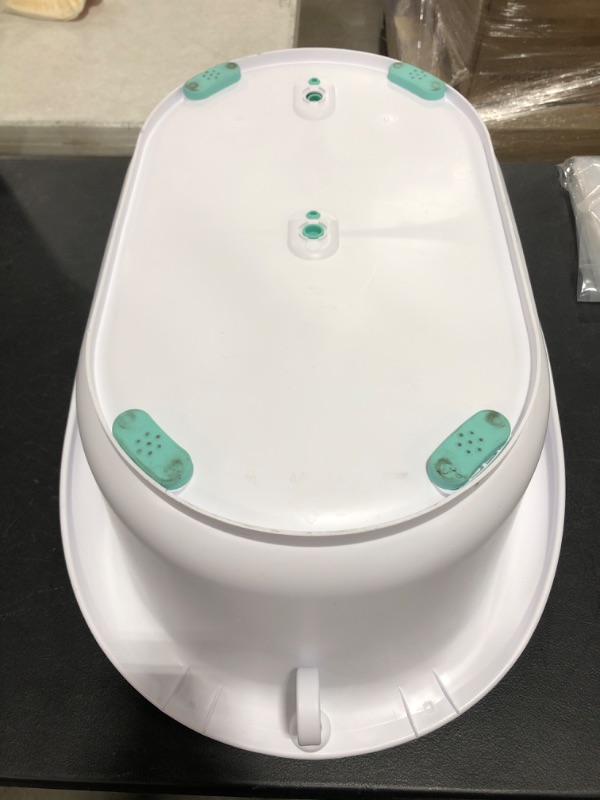 Photo 3 of 4-in-1 Grow-with-Me Bath Tub by Frida Baby Transforms Infant Bathtub to Toddler Bath Seat with Backrest for Assisted Sitting in Tub
TUB ONLY! MISSING BACKREST.