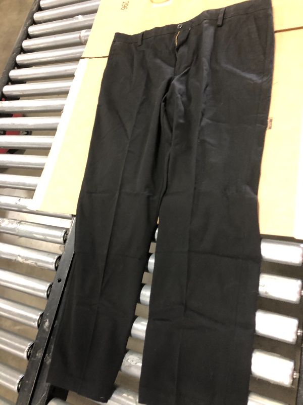 Photo 1 of Dockers Men's Classic Fit Easy Khaki Pants (Regular and Big & Tall) Size 38W x 31L
