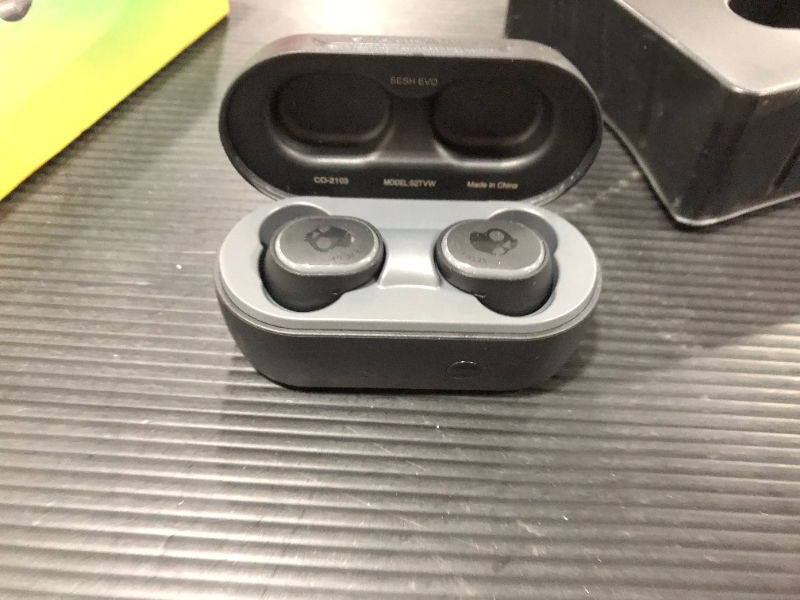 Photo 2 of Skullcandy - Sesh Evo True Wireless In-Ear Headphones - True Black
