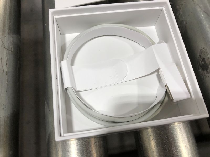 Photo 3 of APPLE AIRPODS WITH WIRELESS CHARGING CASE