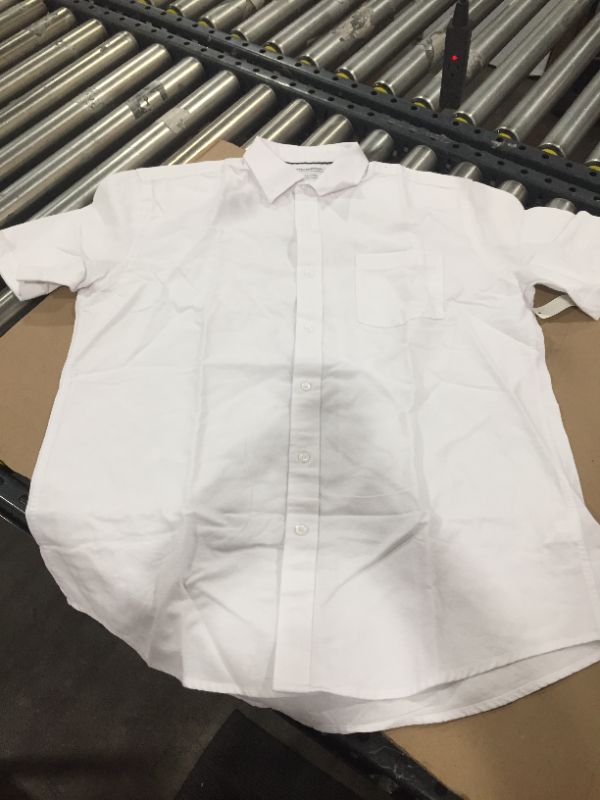 Photo 1 of Amazon Essentials Men's Regular-Fit Short-Sleeve Pocket Oxford Shirt (L)
