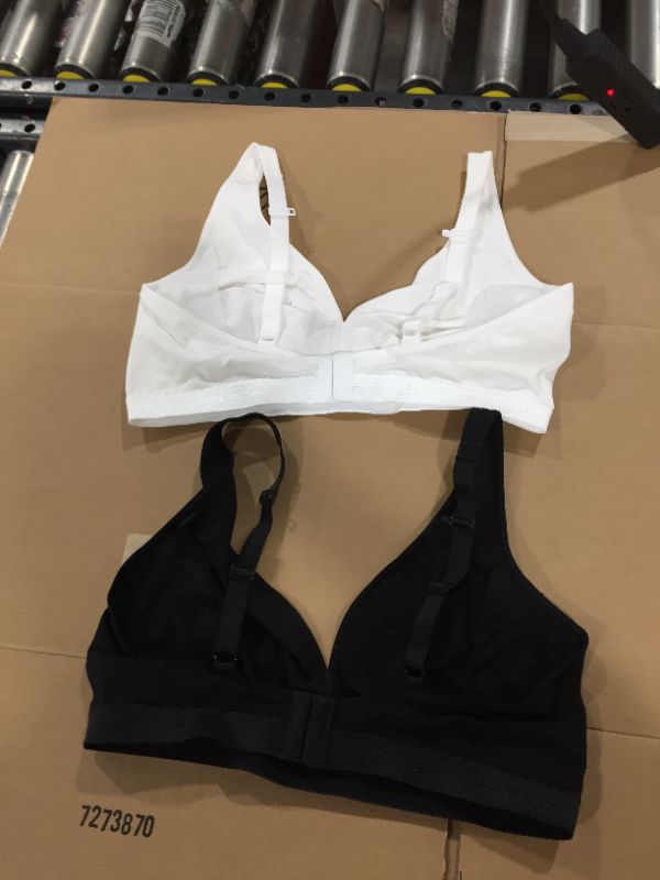 Photo 3 of Fruit of the Loom Women's Seamed Unlined Wirefree Bra (2)
black and white
Size- 42 C