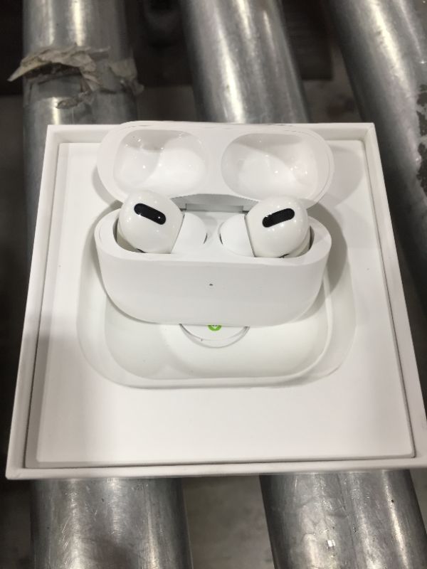 Photo 2 of Apple AirPods Pro
