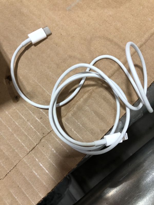Photo 2 of Apple USB-C to Lightning Cable (1 m)