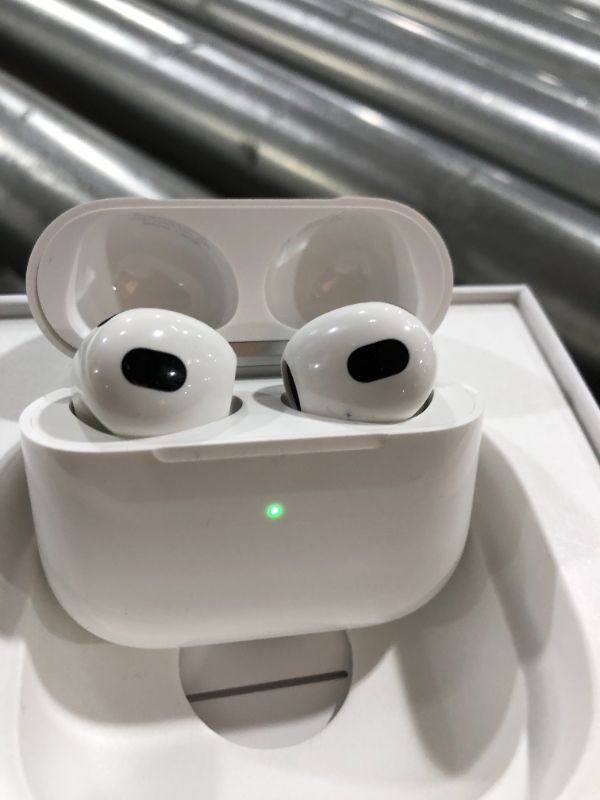 Photo 3 of Apple - AirPods (3rd generation) - White
