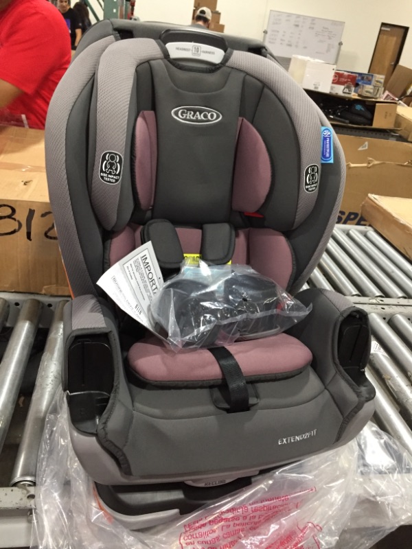 Photo 2 of Graco Extend2Fit 3-in-1 Convertible Car Seat

