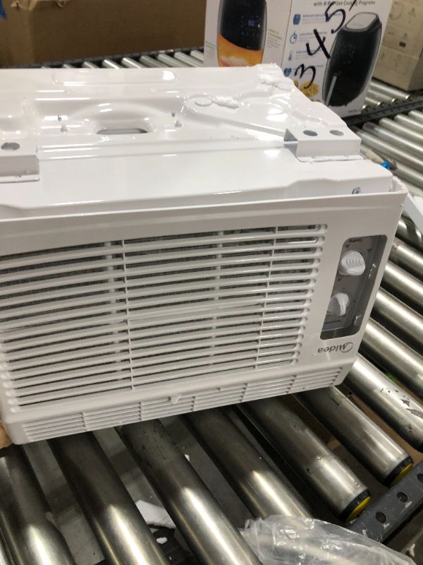 Photo 4 of  MIDEA MAW05M1BWT Window air conditioner 5000 BTU with Mechanical Controls, 7 temperature settings, 2 cooling and fan settings, 110V, White