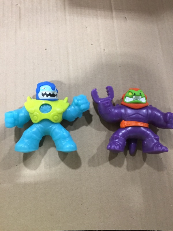 Photo 2 of Heroes of Goo Jit Zu Galaxy Blast Versus Pack - Thrash Vs Quickdraw Rock Jaw with All NEW Water Blasters Toys for Kids Boys Ages 4+
