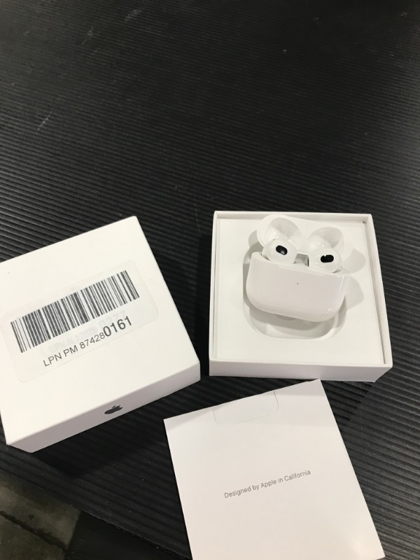 Photo 2 of Restored AirPods (3rd generation) with Magsafe Charging Case -White (Refurbished)
