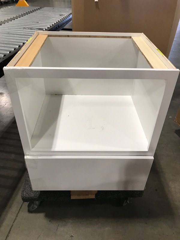 Photo 1 of 27LX24WX34H WHITE CABINET 
