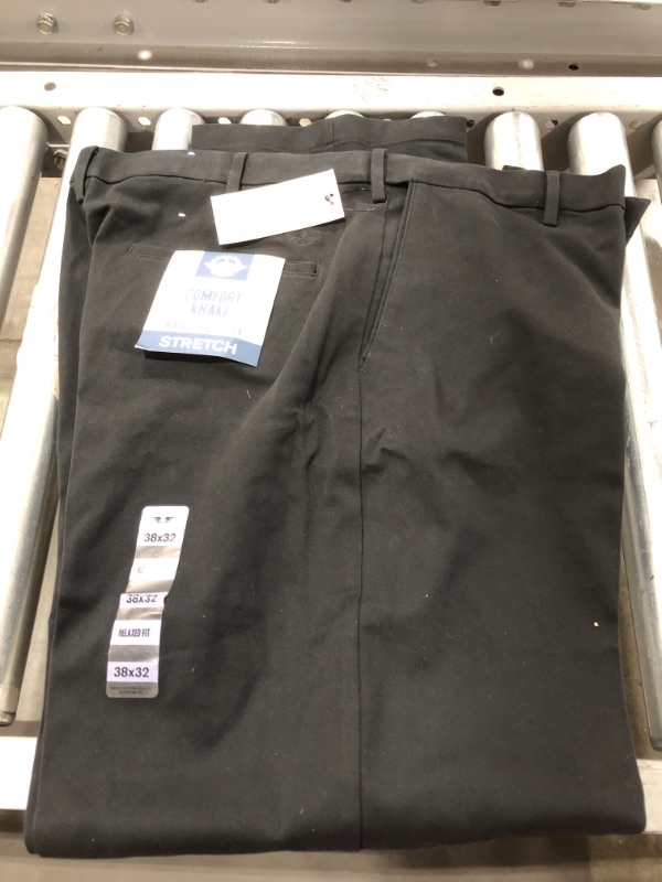 Photo 3 of Dockers Men's Relaxed Fit Comfort Khaki Pants - Pleated
SIZE 38X32, BLACK.