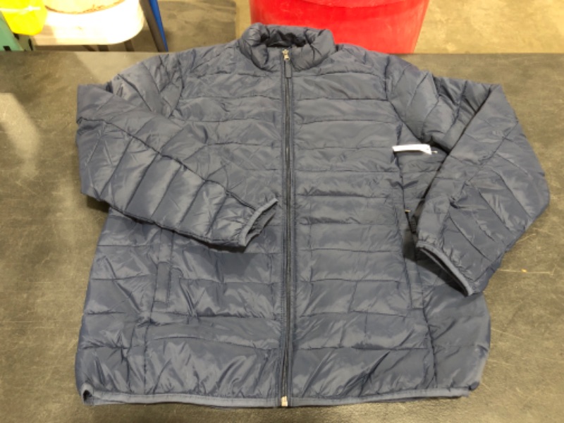 Photo 3 of Amazon Essentials Men's Lightweight Water-Resistant Packable Puffer Jacket
SIZE MEDIUM. NAVY BLUE.