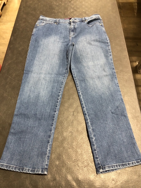 Photo 6 of Gloria Vanderbilt Women's Plus Size Amanda Classic High Rise Tapered Jean
SIZE 12. NEW WITHOUT TAGS.