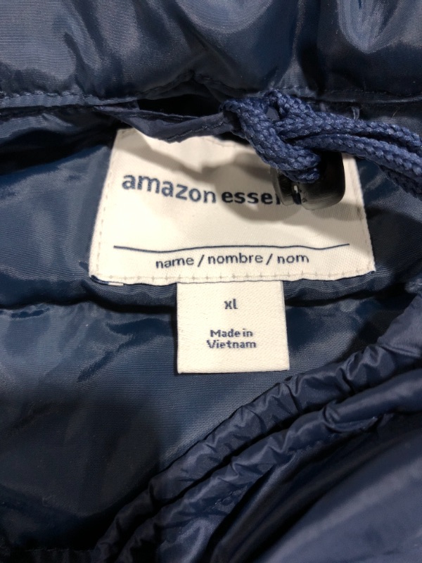 Photo 4 of Amazon Essentials Boys and Toddlers' Light-Weight Water-Resistant Packable Hooded Puffer Coat
SIZE XL, NAVY BLUE.