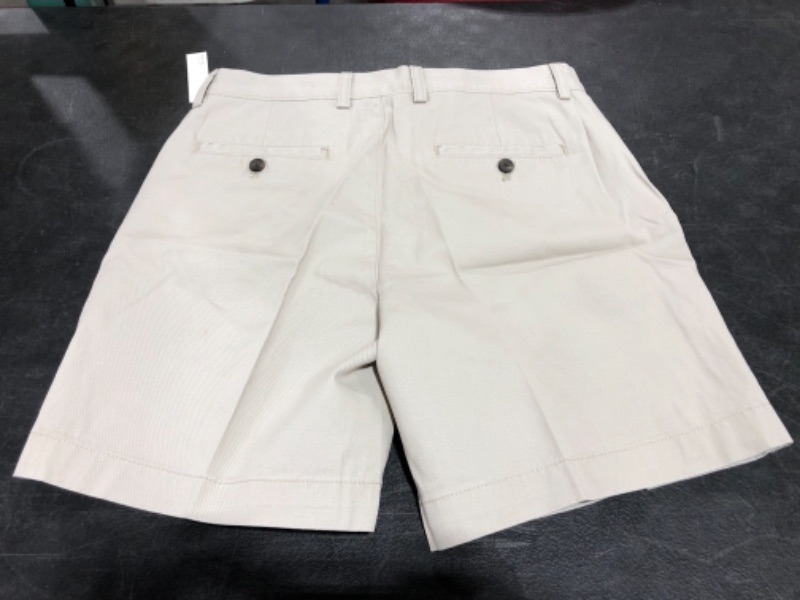 Photo 3 of Amazon Essentials Men's Slim-fit 7" Short
SIZE 31. 