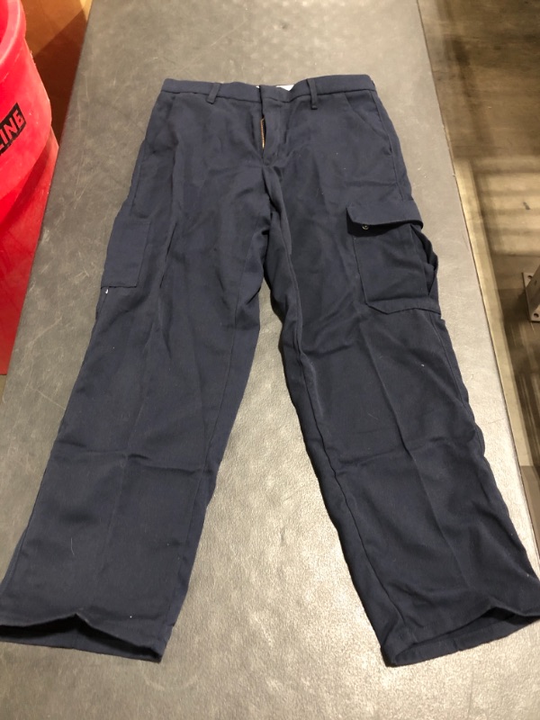 Photo 2 of Bulwark Flame Resistant 7oz CoolTouch Cargo Pocket Work Pants. NAVY BLUE.
SIZE 34. PRIOR USE. PHOTO FOR REFERENCE.