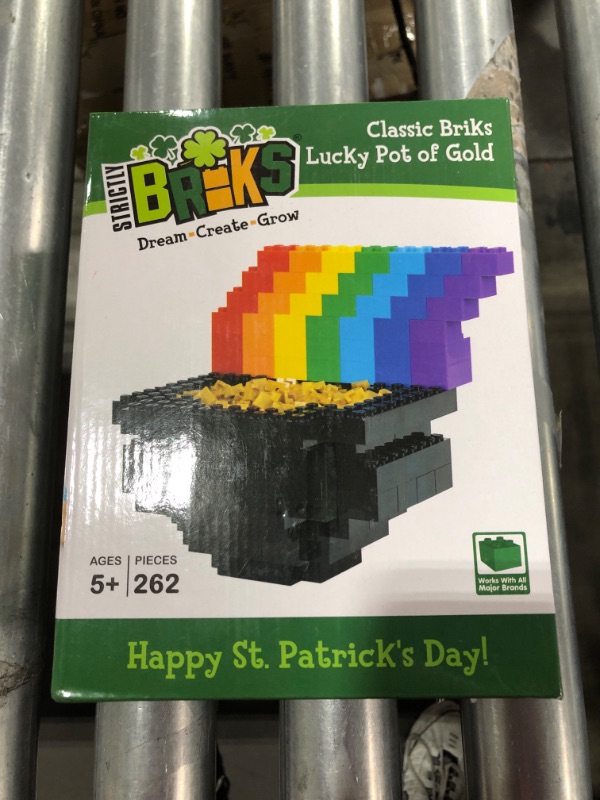 Photo 3 of Strictly Briks Classic St Patricks - Pot of Gold - 254 Pieces
