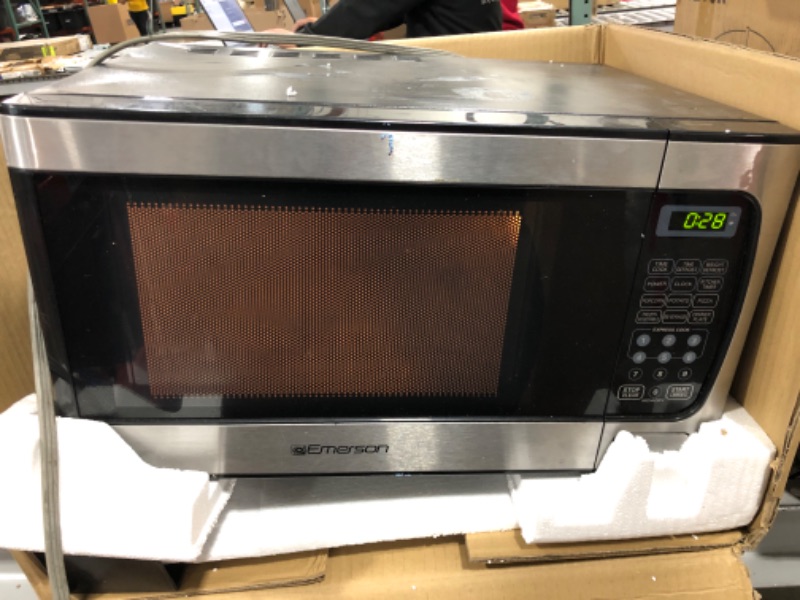 Photo 5 of Toshiba Em925a5a-ss Microwave Oven with Sound On/Off Eco Mode and LED Lighting, 0.9 Cu. ft, Stainless Steel