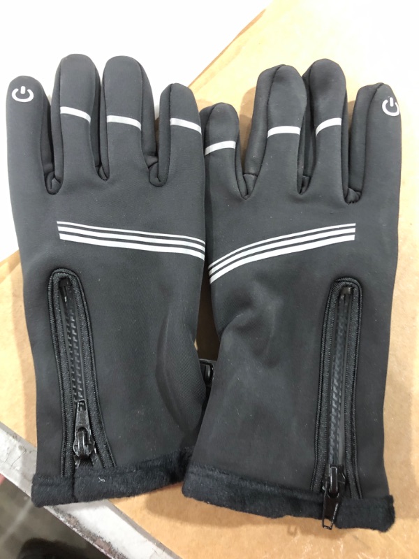 Photo 2 of Hikenture Winter Touchscreen Cycling Gloves for Men and Women
