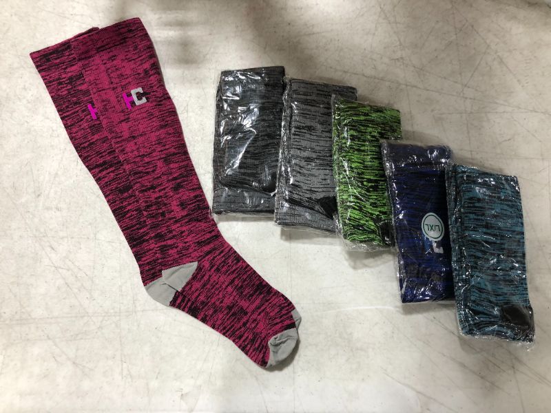 Photo 1 of 6 pack womens mens unisex compression socks, unknown bran, 1 opened. size Large, looks like small